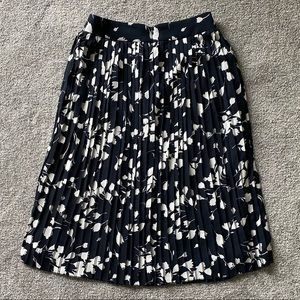 J crew midi navy and white floral skirt